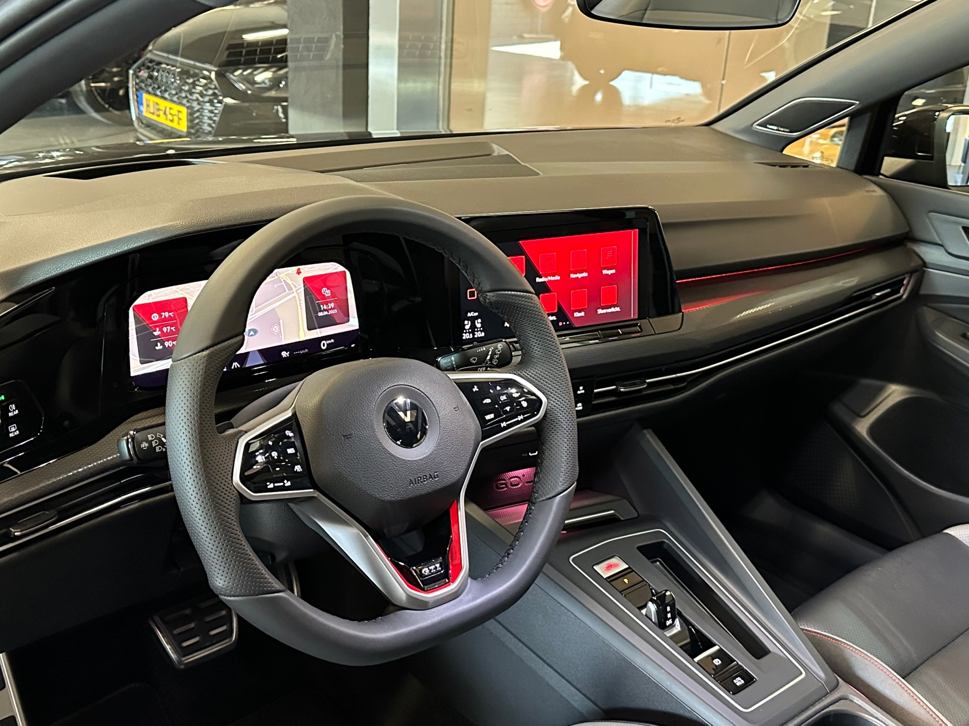 44025649-26.jpg