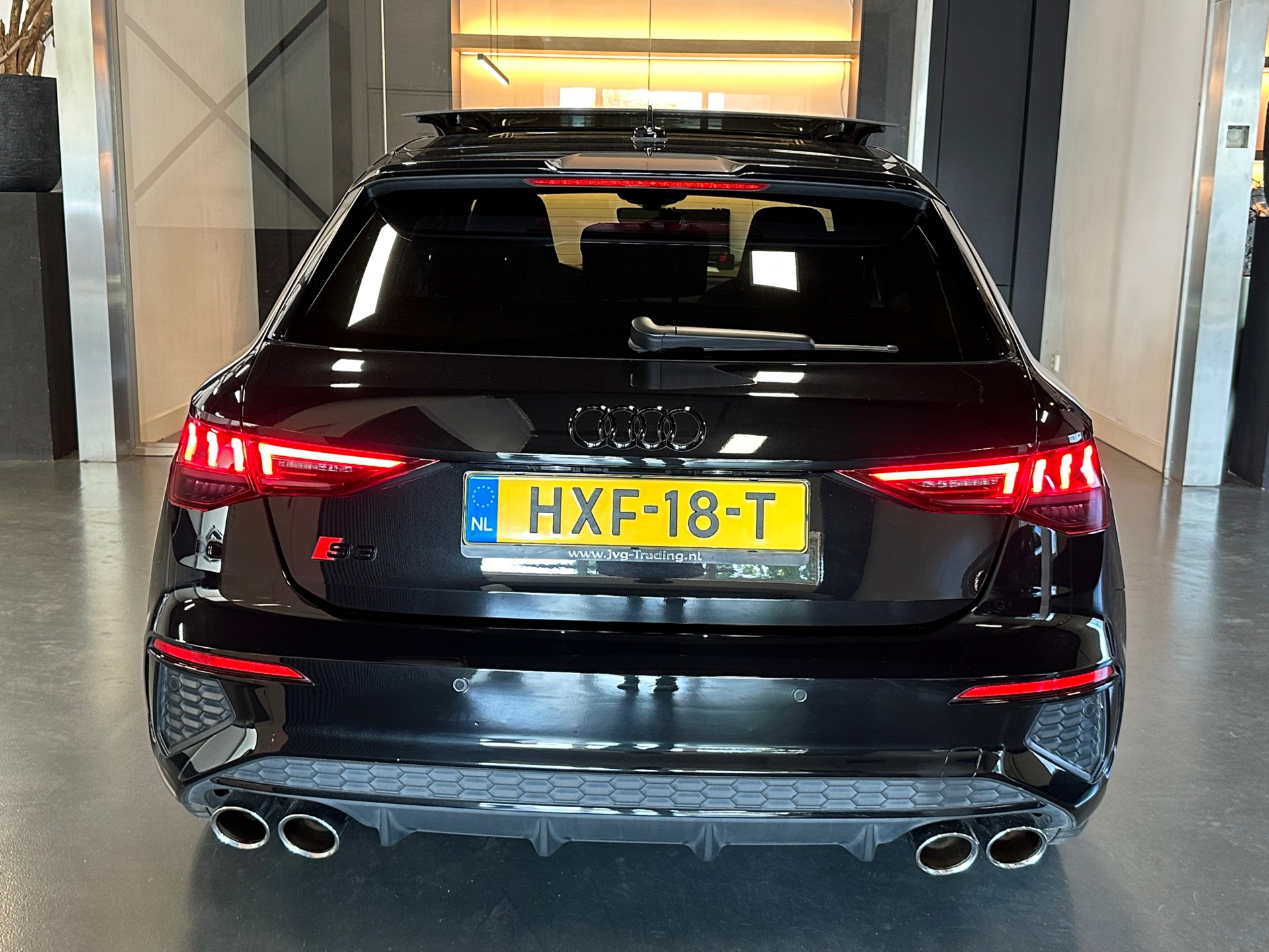 46383594-6.jpg