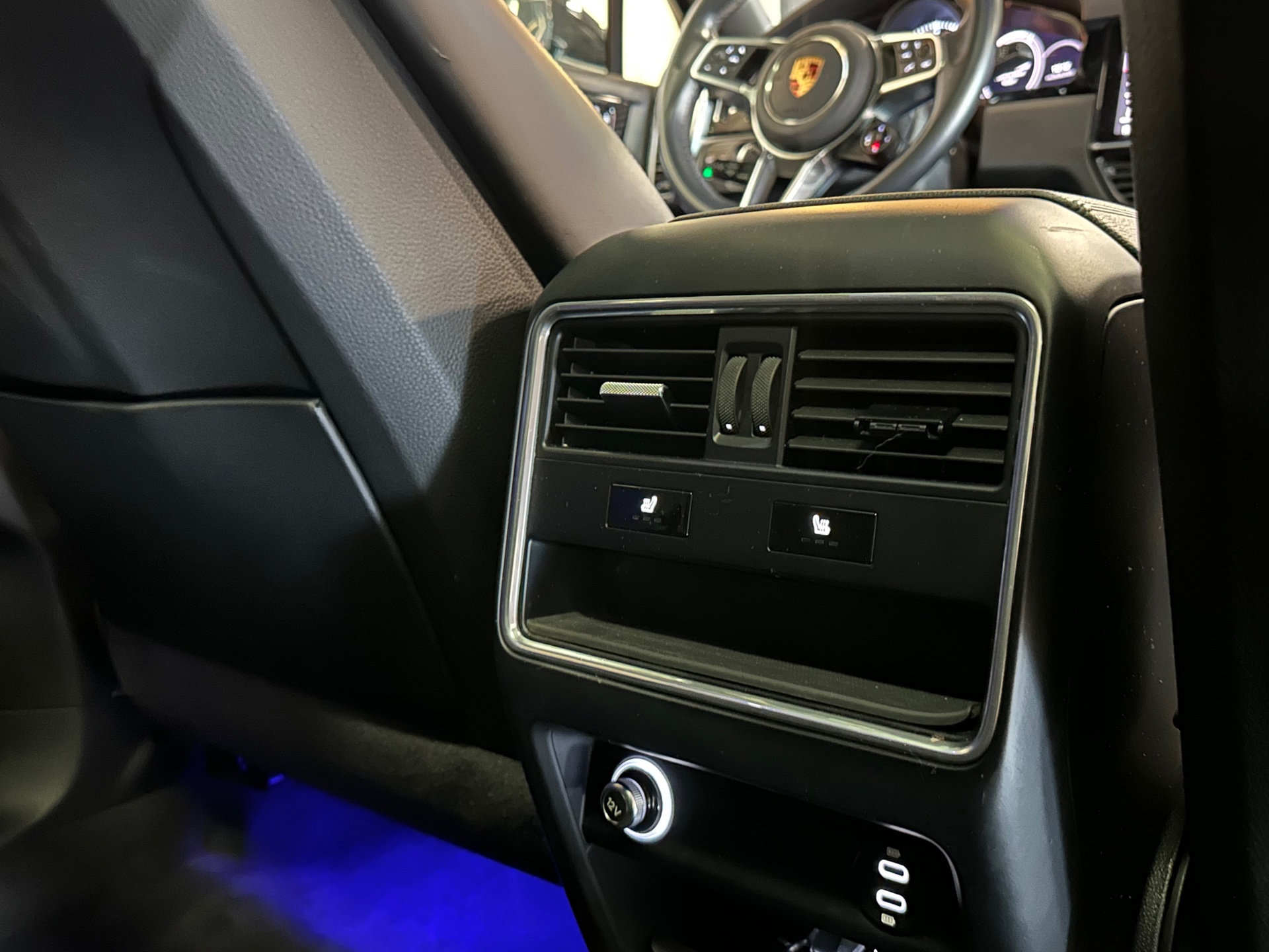47975322-24.jpg
